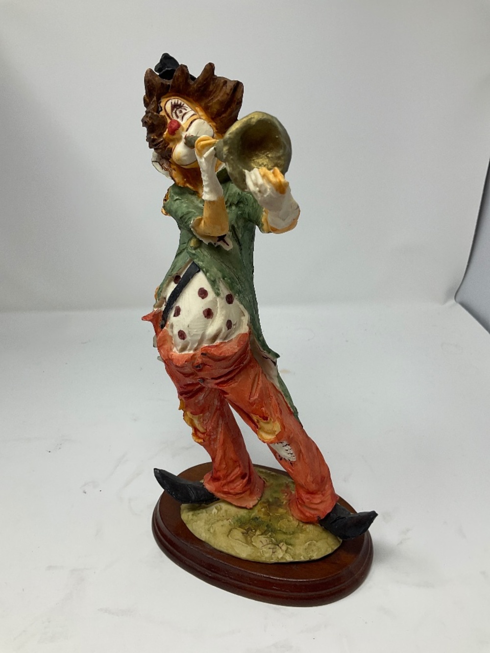 Vintage hobo clown paying trumpet. H289